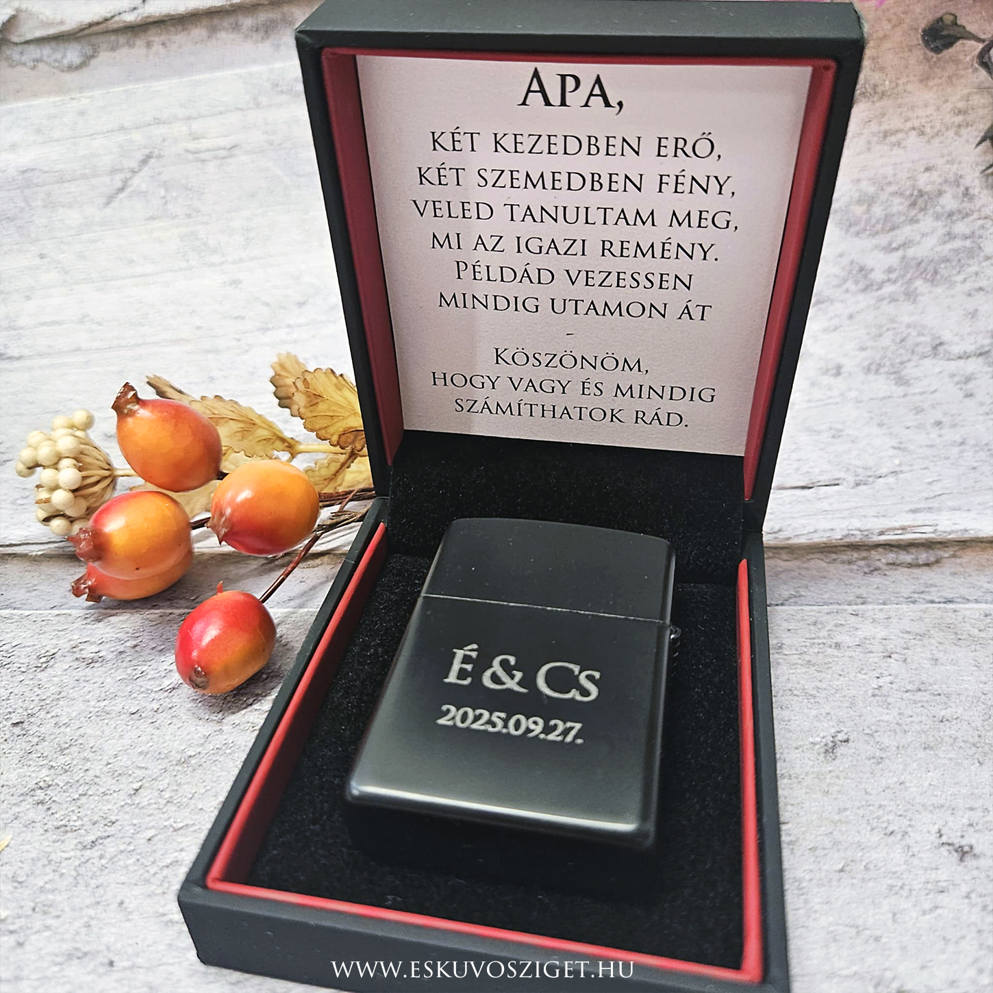 fekete-gravirozhato-egyedi-ongyujto-diszdobozban-egyedi-felirattal-szoveggel
