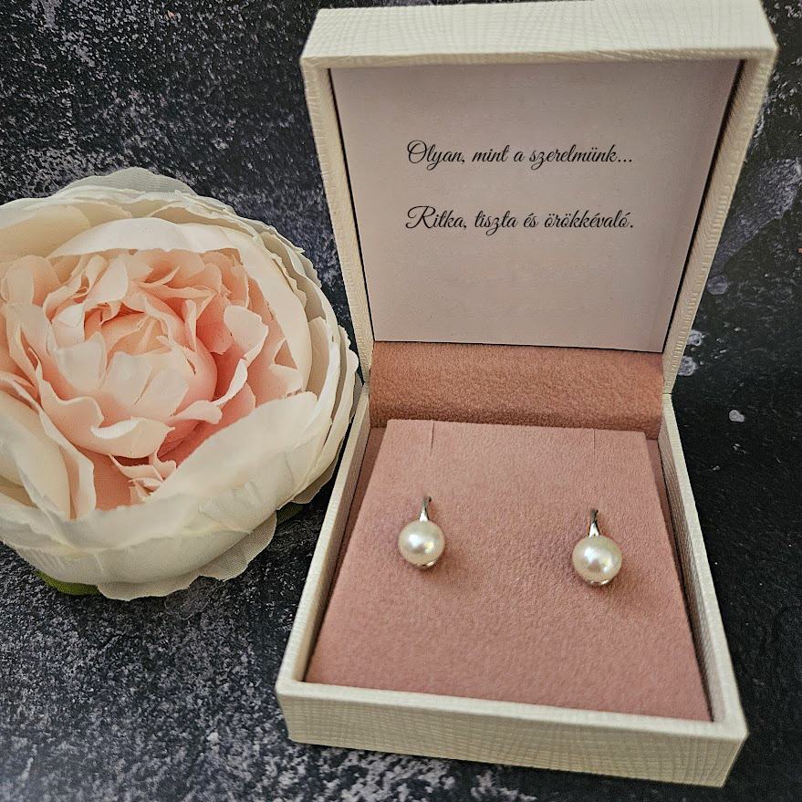 gyongy-fulbevalo-feliratozhato-szemelyes-ajandek-szoveggel-doboz-diszdobozban-noi-ajandek-ekszer-ezust